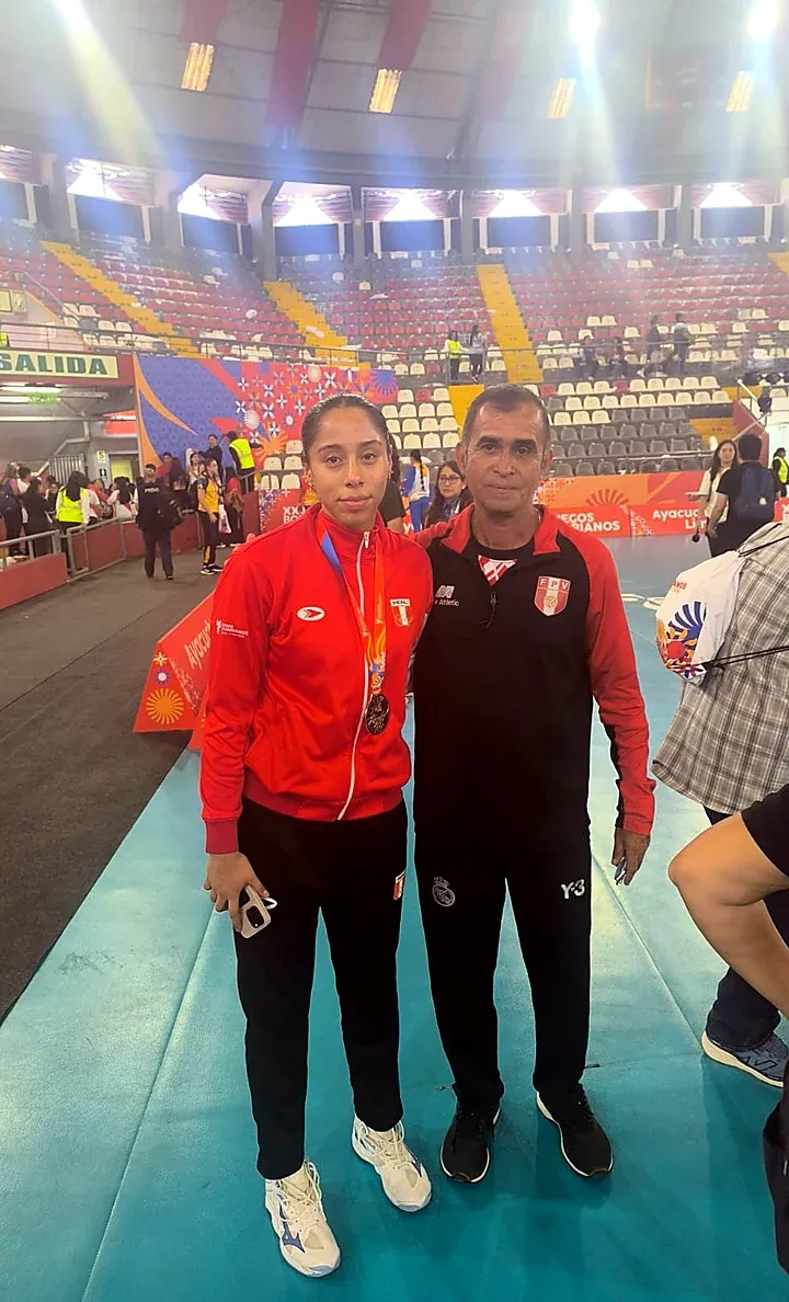 Entrenamiento de voleibol del Club Perú Sporting en Chiclayo