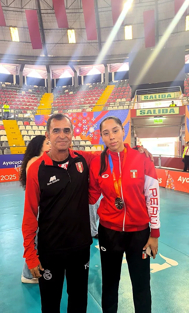 Entrenamiento de voleibol del Club Perú Sporting en Chiclayo